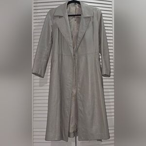 Vintage 1970s Elegant Gray Women's Leather Coat